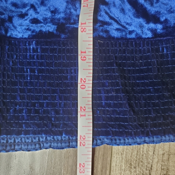 WHBM Crushed Velvet V-Neck Women's Blouse Size Medium Twilight Blue EUC - Picture 8 of 16